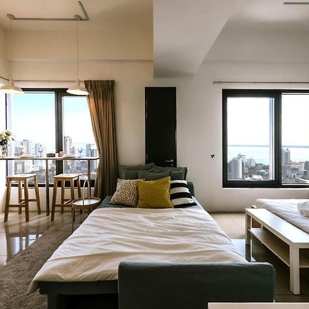 Muji Studio 2 - Seaview At 218 Tropicana Near Komtar Food Heaven With Netflix & Tv Box 乔治敦 外观 照片